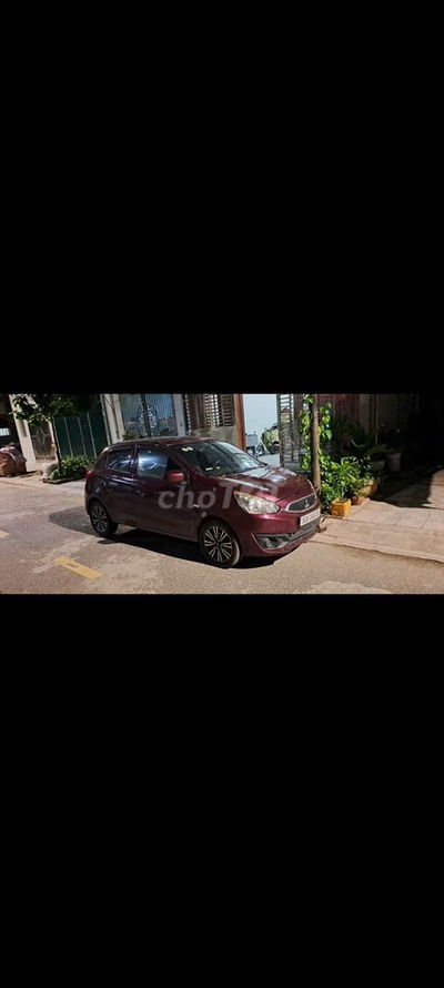 Mitsubishi Mirage 2016 số sàn màu đỏ