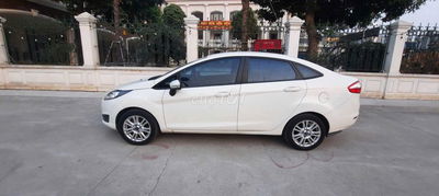 Ford Fiesta 2015 số tự động màu trắng