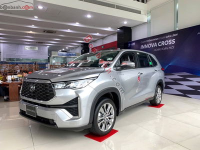 Xe Toyota Innova Cross HEV 2.0 CVT 2025