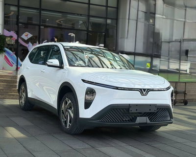 VinFast Limo Green 2025