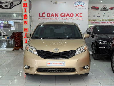 Toyota Sienna 2.7L 2010 màu vàng cát