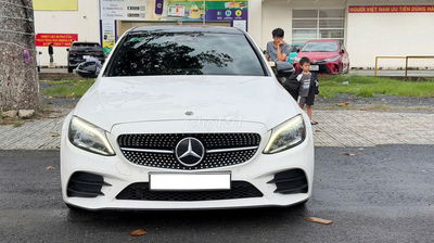 Mercedes C300 AMG 2021 màu trắng nội thất nâu