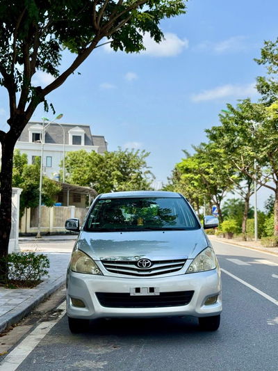 Toyota Innova 2.0G 2009 số sàn màu bạc