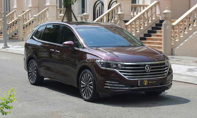 VOLKSWAGEN VILORAN LUXURY 2.O SX 2023 ĐK 2024