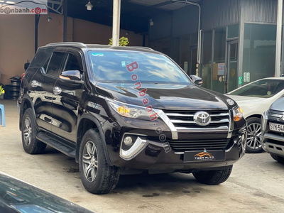 Xe Toyota Fortuner 2.7V 4x2 AT 2017