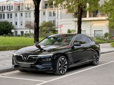 Xe VinFast Lux A 2.0 Premium 2.0 AT 2021