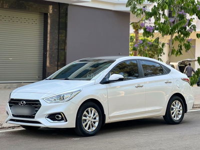 Hyundai Accent MT full 2019 số sàn màu trắng