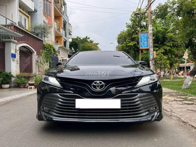 Toyota Camry 2021 2.5Q - Lướt 19,000 km cọp zin.