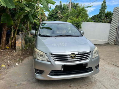 Toyota Innova 2013 2.0E - 31 km