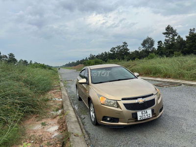 Ô tô Chevrolet Cruze 2011 số sàn màu vàng cát