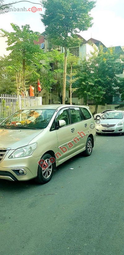 Xe Toyota Innova 2.0E 2016