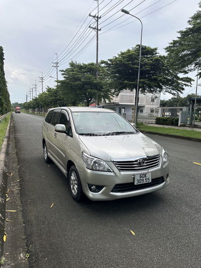 Toyota Innova 2013 2.0E ko kinh doanh