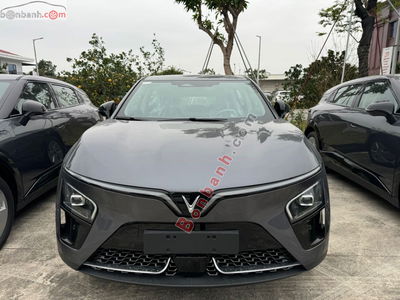 Xe VinFast VF7 Eco 2025