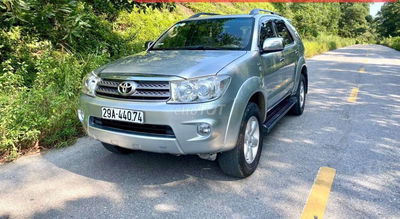 2 67 2011 Toyota Fortuner 2.5G - 120000 km
