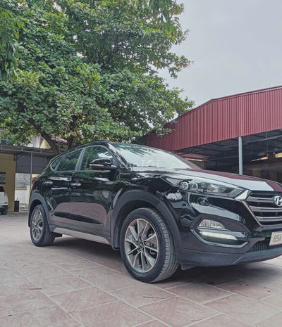 Hyundai Tucson 2018 bản full màu đen, máy dầu
