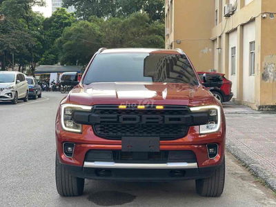 Ford Everest Titanium 2.0L 4x4 model 2023 đỏ cam