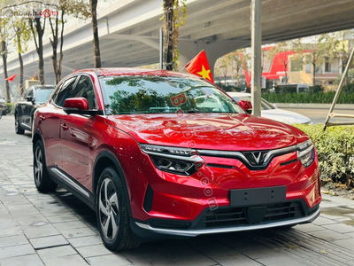 Xe VinFast VF8 S 2024