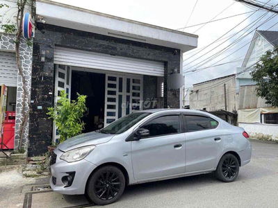 Nhà e cần bán xe Attrage 2018 đi gia đình