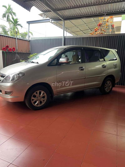 Toyota Innova 2008 G - 100000 km