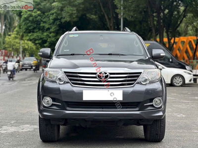Xe Toyota Fortuner 2.7V 4x2 AT 2015