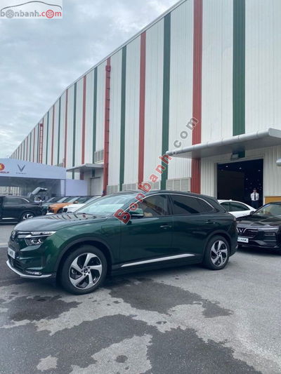 Xe VinFast VF8 Eco 2025
