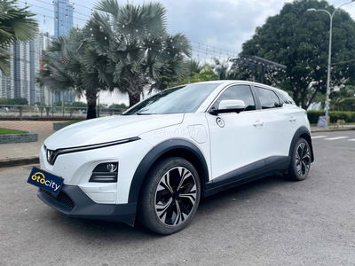 VinFast VF6 Plus 2024 - Màu trắng - 5v4km- Mua pin