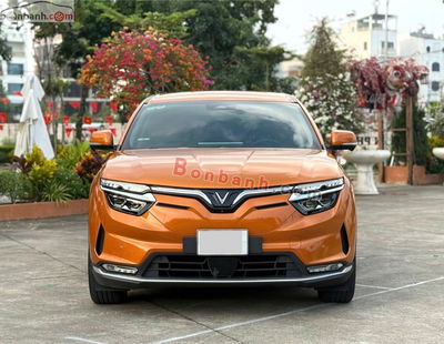 Xe VinFast VF8 Eco AWD 2022