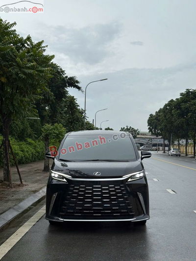 Xe Lexus LM 500h 2025