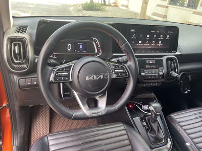 Kia Sonet 2023 Premium 1.5 AT - 55000 km