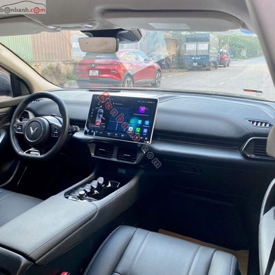 Xe VinFast VF8 Eco AWD 2023