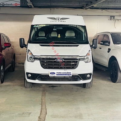 Xe Ford Transit Tiêu chuẩn 2024