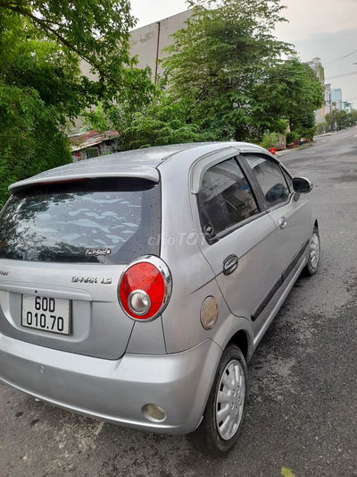 Chevrolet Spark 2 chỗ số sàn màu bạc