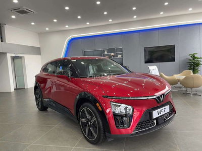 VINFAST VF7 LĂN BÁNH CHỈ 721TR, GIAO NGAY, VAY 90%