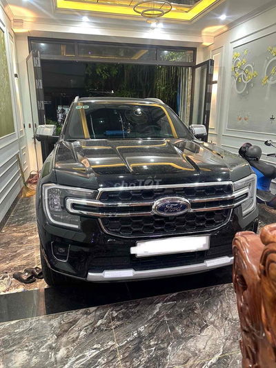 Ford Everest 2024 Titanium 2.0L 4x2 AT - 3000 km