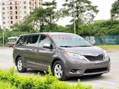 Xe Toyota Sienna LE 2.7 2010