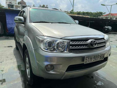 Toyota Fortuner 2010 2.7V 4*4 2010 màu bạc