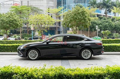Xe Lexus ES 250 2025