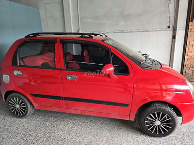 Ô tô Daewoo Matiz số sàn màu đỏ
