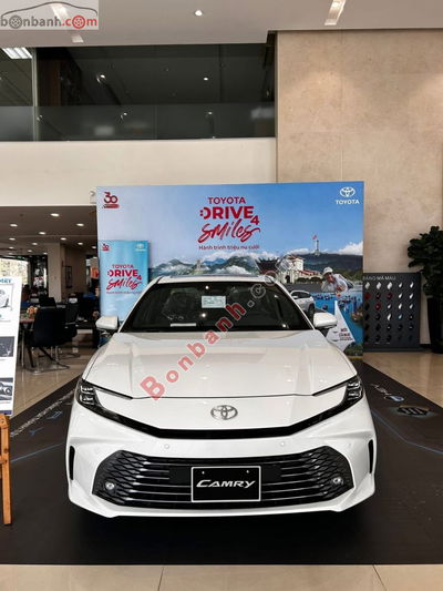Xe Toyota Camry 2.5 HEV Mid 2025