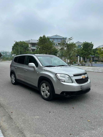 Xe 7 chỗ số tự động