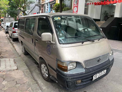 Toyota hiace tải van 6 chỗ 800kg có điều hoà mát