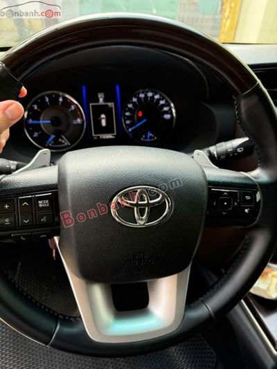 Xe Toyota Fortuner 2.4G 4x2 AT 2018