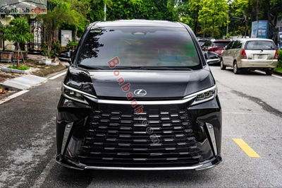 Xe Lexus LM 500h 2025