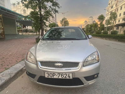 Ford Focus 2010 màu bạc
