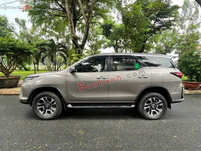 Xe Toyota Fortuner 2.4G 4x2 AT Legender 2021