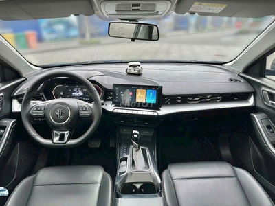 Ô tô MG5 Coupe thể thao 5 chỗ màu xám