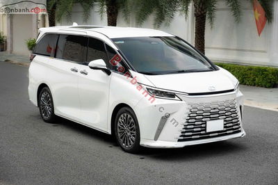 Xe Lexus LM 500h 2024