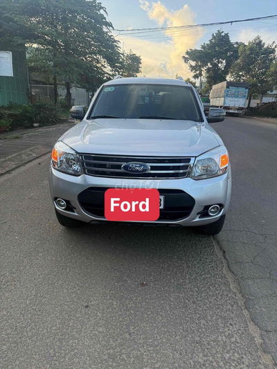 Ford Everest 2013 2.5L 4x2 MT - 100000 km