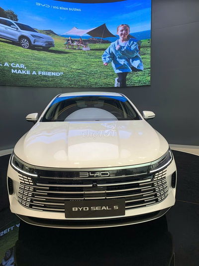 BYD Seal 5 Super Hybrid trả trước từ 166tr, xe sẵn