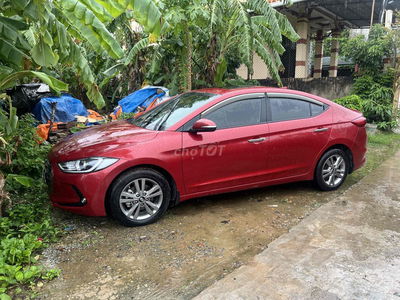 Lên đời cần bán xe Elantra màu đỏ 1.6 At 2018